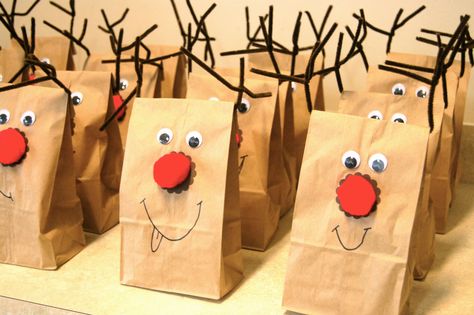 Rudolph the Reindeer Treat Bags 1st Grade Winter Party, Virtual Gift Ideas, Xmas Wrapping Ideas, Christmas Town Ideas, 3rd Grade Christmas Party, Christmas Chairs, Christmas Gifts For Students, December Centers, Kindergarten Christmas Party