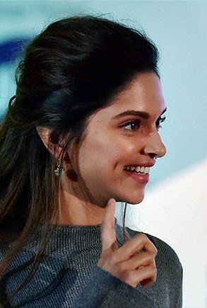 Hairstyles Wedding Indian, Deepika Padukone Hair, Ideas For Hairstyles, Deepika Ranveer, Dipika Padukone, Deepika Padukone Style, Indian Actors, Wavy Bob Hairstyles, Wedding Indian