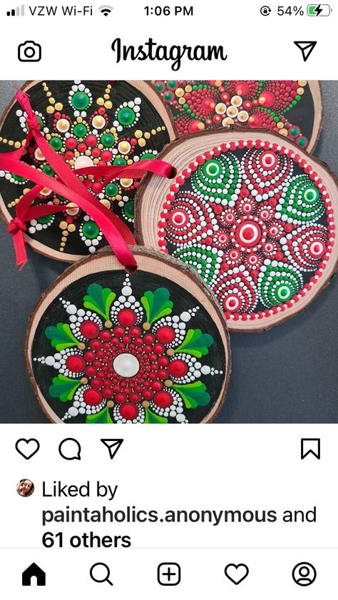 Dotted Ornaments, Christmas Mandala Art, Christmas Dot Art, Christmas Mandalas, Glow In Dark Paint, Tea Lights Christmas, Wooden Spool Crafts, Mandala Christmas, Christmas Pebble Art