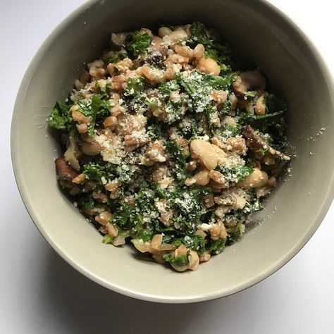 Farro With Mushrooms, Roasted Veggies Recipe, Farro Recipes, Northern Beans, Kale Recipes, Great Northern Beans, Vegan Main Dishes, Spinach And Cheese, Lunch Meal Prep