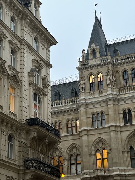 Vienna Buildings, Vienna Aesthetic, Vienna Waits For You, Aesthetic City, Dream City, Architecture Old, Vienna Austria, Travel Goals, Pretty Places