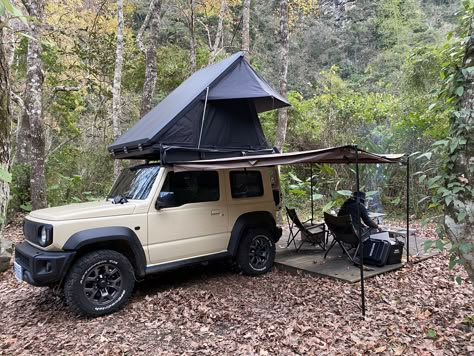 Suzuki Jimny Roof Tent, Jimny Suzuki Camping, Suzuki Jimny Camping Setup, Suzuki Jimny Aesthetic, Suzuki Jimny Camping, Jimny Camping, Jimny Camper, Suzuki Jimmy, Jimny 4x4