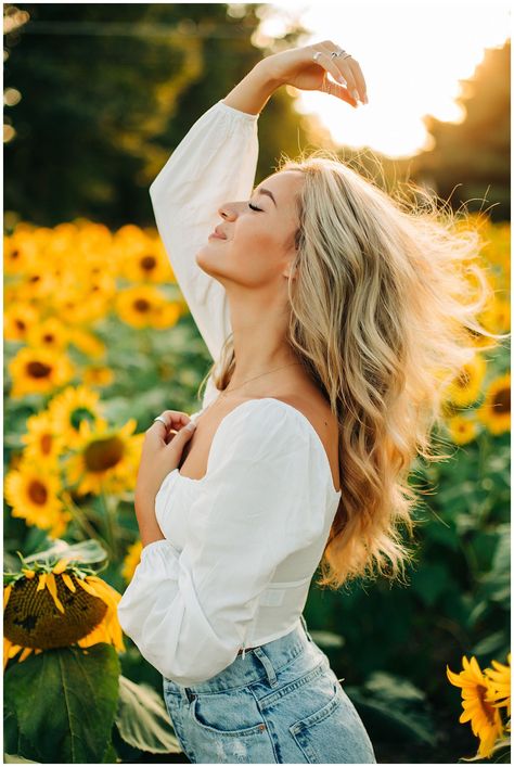 Sunflower Field Photoshoot, Sunflower Field Photography, Sunflower Field Pictures, Fall Senior Photos, Fall Senior Session, Creative Senior Pictures, Water Photos, Senior Photoshoot Poses, Headshot Ideas