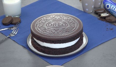 Giant Oreo Cake Giant Oreo Cake, Oreo Torte, Oreo Cookie Cake, Giant Cake, Cake Preparation, Oreo Cream, Chocolate Whipped Cream, Chocolate Cheese, Moist Chocolate Cake