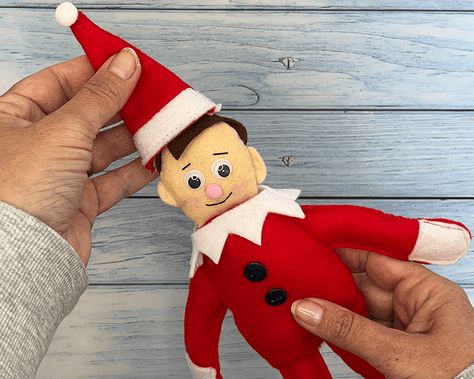 Sew your own adorable Christmas elf doll! Elf Sewing Pattern, Diy Christmas Elves, Sew Gifts, Santa Chimney, Christmas Sewing Patterns, Christmas Elf Doll, Christmas Sewing Projects, Elf Doll, Quick Gifts