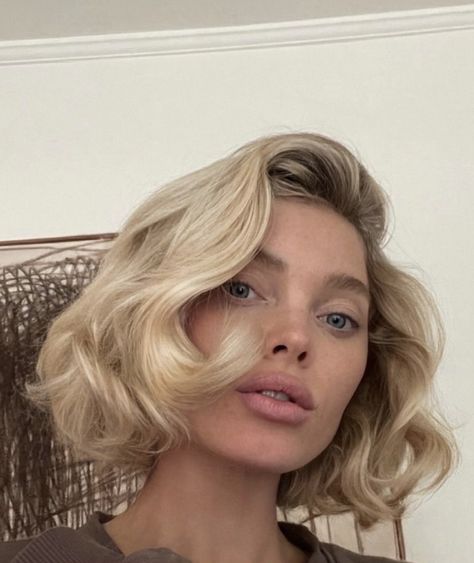 Blonde Bob Wavy Hair, Curled Blonde Bob, Messy Short Blonde Hair, Elsa Hosk Short Hair, Warm Beige Blonde Hair, Blonde Wavy Bob, Short Hair Curls, Ash Blonde Short Hair, Collarbone Length Hair