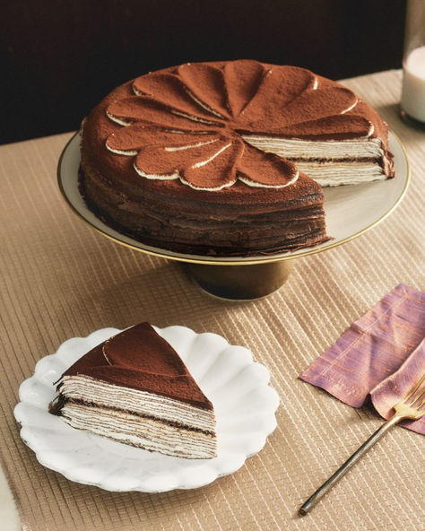 Food Photography Still Like Photography Cake Tiramisu, Whipped Mascarpone, Classic Cake, Coffee Cream, Lady M, Fashion Cakes, Chocolate Coffee, Sponge Cake, Cocoa Powder