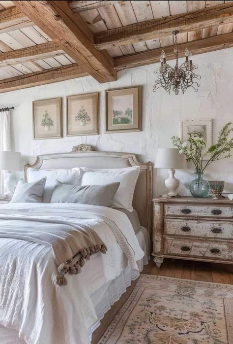 Provence Bedroom Interior, 1850s Farmhouse Interior, Italian Farmhouse Bedroom, Vintage Bedroom Inspiration, Antique Farmhouse Bedroom, Mexico Bedroom, White Rustic Bedroom, Antique Style Bedroom, Rustic Boho Bedroom