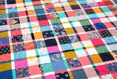 Scrap Plaid Quilt – Free Pattern – Quilting Colchas Quilting, Amy Smart, Table Quilts, Plaid Quilt, Quilt Care, Scrap Quilt Patterns, Scrap Quilt, Quilt Baby, Scrappy Quilts