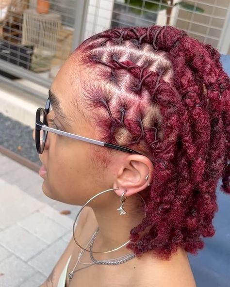 Twist Loc Styles, Short Dreadlocks Styles, Short Locs Hairstyles, Faux Locs Hairstyles, Do Something Different, Dreadlock Style, Dreadlock Styles, Dyed Hair Inspiration, Dreads Styles