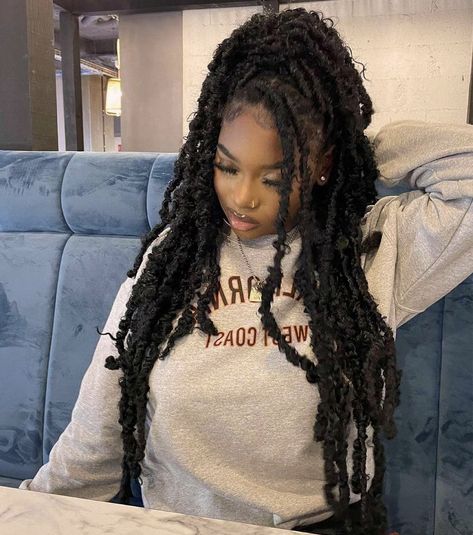 Crochet Locs, Cabello Afro Natural, Twisted Hair, Butterfly Locs, Bob Braids, Faux Locs Hairstyles, Box Braids Hairstyles For Black Women, Cute Box Braids Hairstyles, Protective Hairstyles Braids