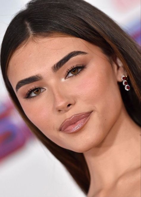 Madison Beer Natural Makeup, Madison Beer Eye Makeup, Basic Party Makeup, Madison Beer Eyeliner, Maddison Beer Makeup Tutorial, Madison Beer Makeup Looks, Madison Beer Eyebrows, Madison Beer Eyes, Madison Beer Lips