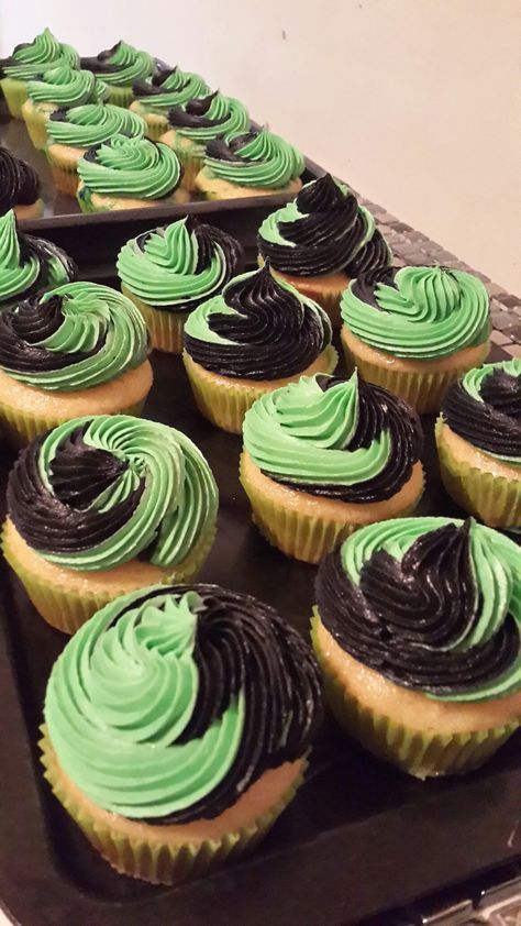 Black and lime green buttercream cupcakes Lime Green Cake Ideas, Green And Black Themed Birthday Party, Black And Green Cupcakes, Billie Eilish Cupcakes, Billie Eilish Party Theme, Slytherin Birthday Party Ideas, Black And Green Birthday Decor, Billie Eilish Birthday Party Ideas, Slytherin Birthday Party