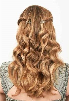 The Ultimate Guide to Claw Clips | HOWTOWEAR Fashion Mini Claw Clips Hairstyles, Hairstyles With Mini Claw Clips, Hairstyles With Little Clips, Mini Claw Clip Hairstyles, Banana Clip Hairstyles, Hairstyle Outfit, Down Hairstyles For Long Hair, School Hair, Clip Hairstyles