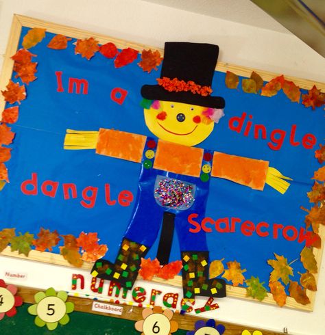 Harvest display! I'm a dingle dangle scarecrow Harvest Festival Ideas Eyfs, Autumn Display Board Eyfs, Scarecrow Display Board Ideas, Dingle Dangle Scarecrow Activities, Autumn Home Corner Eyfs, Autumn Display Eyfs, Autumnal Display Boards, Autumn Display Boards, Harvest Continuous Provision