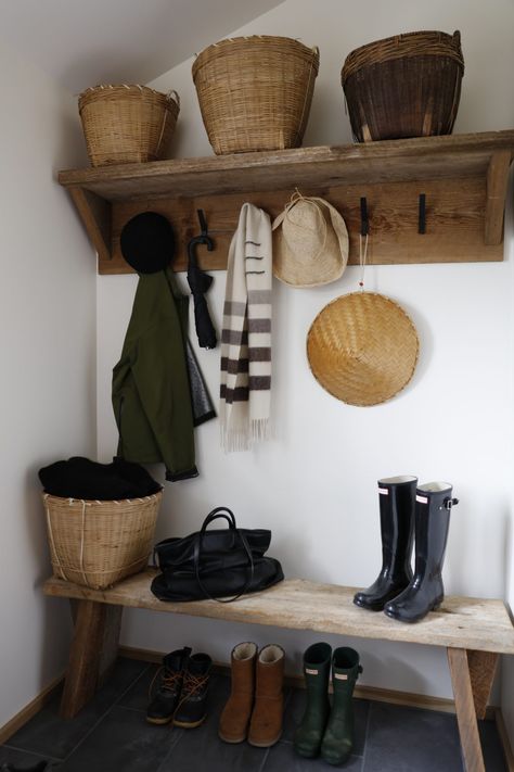 Tiny Living Storage, Mudroom Ideas Entryway, Beige Floor Tile, Traditional Benches, Balcony Chairs, French Oak Flooring, Space Saving Bathroom, Mudroom Ideas, Mudroom Entryway