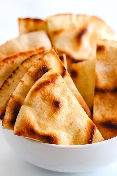 Deep Fried Pita Bread, How To Make Pita Chips From Pita Bread, Pita Chips Recipe, Homemade Pita Chips, Homemade Pita, Pitta Bread, Diy Snacks, Snack Dip, Pita Chips