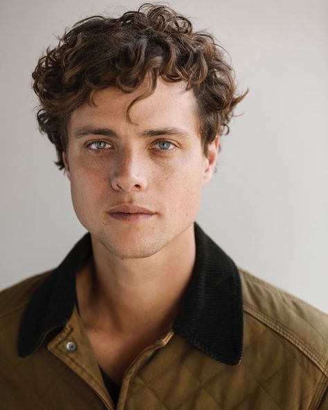 23 Haircut, Douglas Smith, Stark Aesthetic, Male Teen, Random Celebrities, Reference Photos For Artists, Ya Novels, Debby Ryan, Male Actors