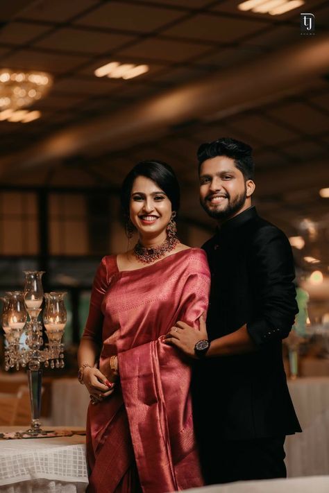 Indian Wedding Reception Outfits, Pose Pengantin, Wedding Reception Outfit, Reception Outfits, Indian Wedding Poses, Kerala Wedding Photography, Kerala Wedding, Indian Wedding Photography Couples, Engagement Photography Poses