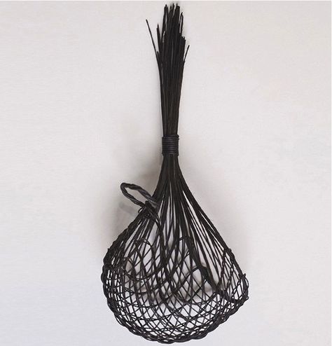 Ruth Castle Garlic Basket Hanging Garlic, Storing Root Vegetables, Garlic Basket, Storing Garlic, Forest Sculpture, How To Store Garlic, Root Cellar, Wire Diy, Toy Kitchen