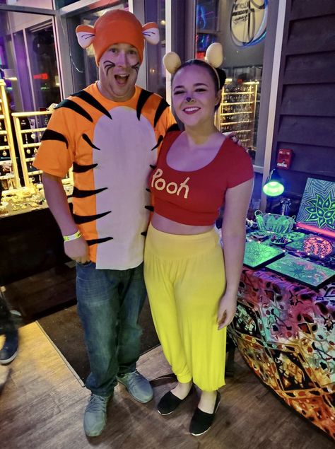 Tigger Costume Mens, Tigger And Pooh Costume, Tigger Diy Costume, Diy Tigger Costume Women, Winnie The Pooh Couple Costume, Pooh And Tigger Costume, Hoco Duos, Tigger Costume Diy, Diy Tigger Costume