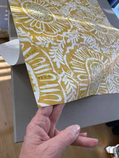 Ikea Contact Paper Hack, Decoupage Ikea Furniture, Contact Paper Table Top Diy, Contact Paper Desk Top, Wallpaper Ikea Furniture, Cover Desk With Contact Paper, Contact Paper Dresser Makeover, Contact Paper Desk Makeover, Desk Covering Ideas