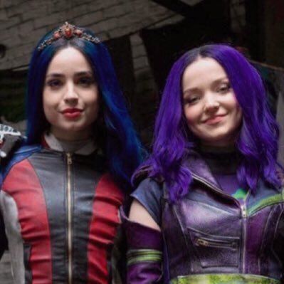 Descendants Mal And Ben, Dove Cameron Descendants, Dave Cameron, Descendants Pictures, Estilo Blair Waldorf, Descendants Wicked World, Mal Descendants, Descendants Costumes, Descendants Characters