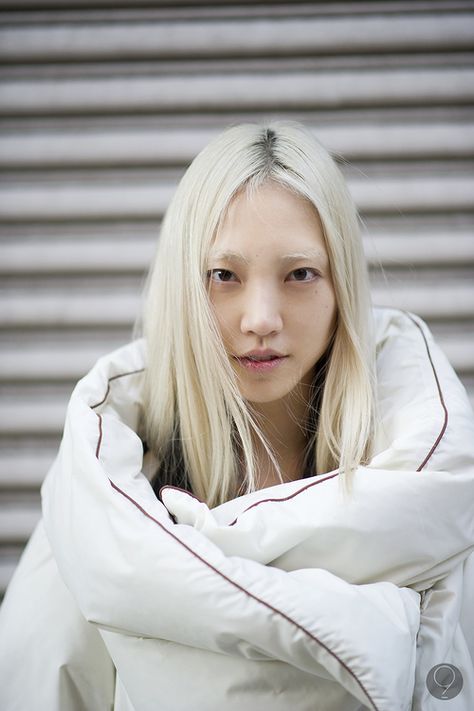 Soojoo Park, 2ne1 Cl, Health Goth, Blonde Asian, Platinum Hair, Fashion Wallpaper, Luna Lovegood, Aesthetic People, White Party