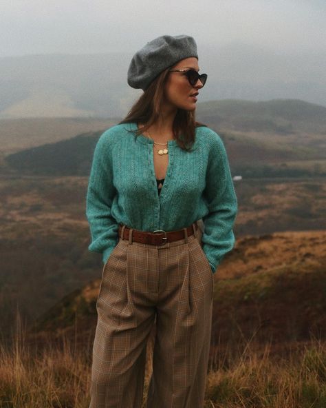 Amy Bell, Classic Fashion, My Favourite, Winter Fashion, Classic Style, Knitwear, Walking, Instagram Photos, Photo And Video