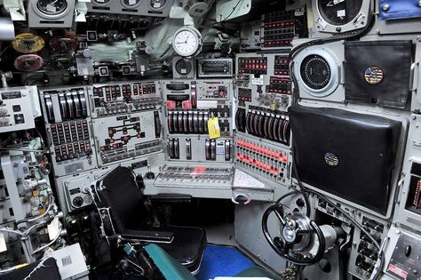 Ballast Control Panel, USS Norfolk (SSN-714) Future Submarine, Submarine Concept, Modern Submarine, Ku Art, Us Navy Submarines, Control Room, Control Panels, Nuclear Power, Garbage Truck