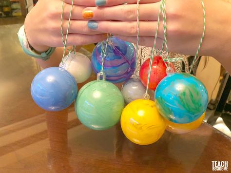 Paint plastic ball ornaments to look like the planets in the solar system! Planet Ornaments Diy, Astronomy Activities, Astronomy Activity, Drawing Games For Kids, Science Art Projects, Solar System Model, Paint Plastic, System Unit, Solar System Crafts