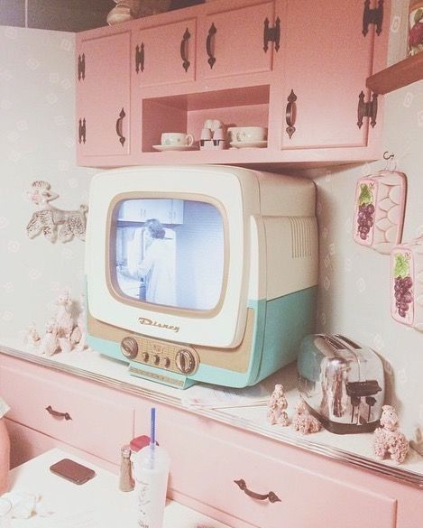 1950s Aesthetic, 50s Aesthetic, Deco Pastel, Casa Retro, Wallpaper Vintage, Pink Lady, Everything Pink, Retro Aesthetic, Wallpapers Vintage