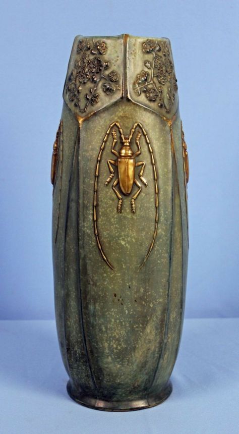 Amphora Pottery, Beautiful Vases, Weller Pottery, Ceramic Vessels, Pottery Vases, Slab Pottery, Wheel Thrown Pottery, Insect Art, Art Nouveau Design