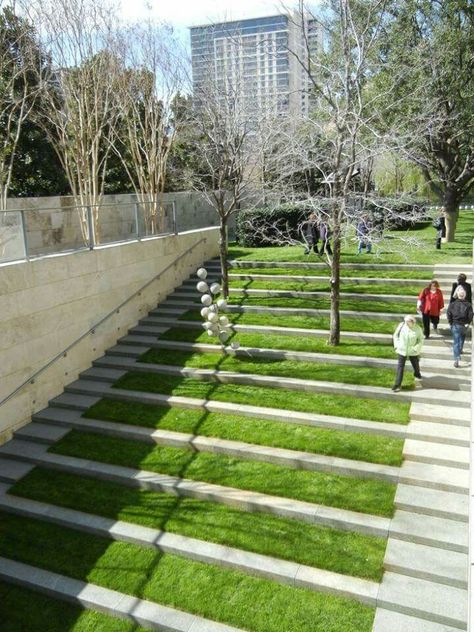 Place - Making:  Stairs in urban and public spaces Clean Landscaping, Grass Steps, Landscape Stairs, Landscape Steps, Garden Steps, Park Landscape, Sculpture Garden, Landscape Architecture Design, Green City