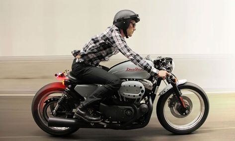 Based on a 2008 Harley Davidson Sportster Nightster (seen below...thanks MCNEWS) the Deus V Twin Cafe Racer is a breath of fresh air in the world of Buell Cafe Racer, Cb 750 Cafe Racer, Harley-davidson Sportster, Sportster Cafe Racer, Motor Harley Davidson, Motor Klasik, Suzuki Cafe Racer, Harley Davidson Sportster 883, Harley Davidson Sportster 1200