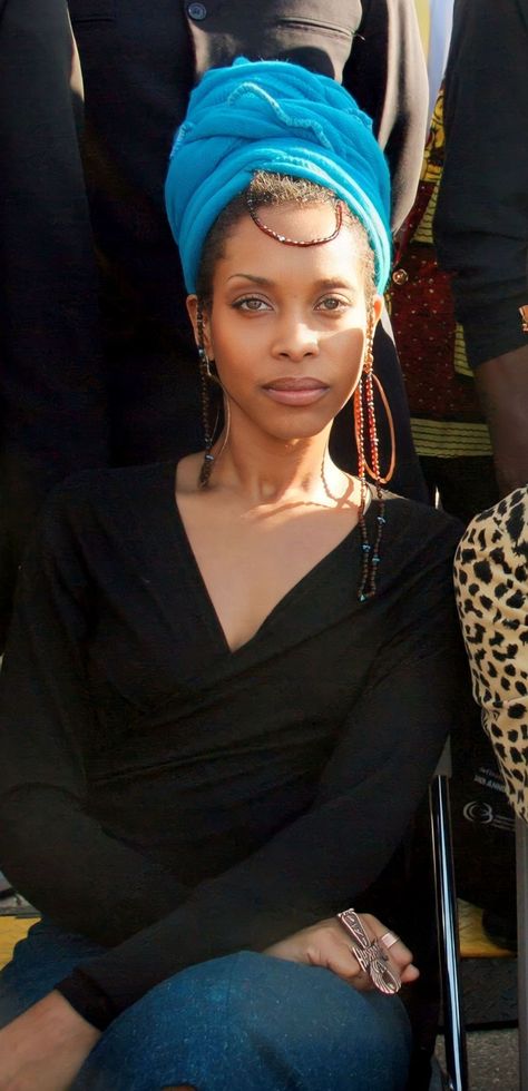 Holistic Black Woman, Erakyuh Badu, Neosoul Aesthetic, Erykah Badu 90s, Erykah Badu Aesthetic, Erika Badu, Neo Soul Aesthetic, Eryka Badu, Erykah Badu Style