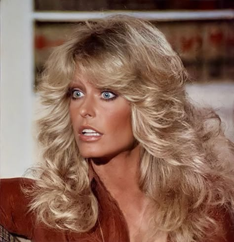 70s Farrah Fawcett Hair, Farah Fawcett 70s, Farah Fawcett Hairstyle, Fara Fawcett, 80s Layered Haircut, 70s Layered Hair, Farrah Fawcett 70s, Farrah Hair, Farrah Fawcett Hair