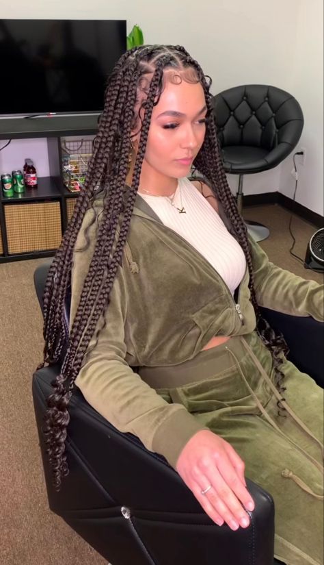 Puerto Rican Box Braids, Box Braids Puerto Rican, Spanish Bulk Braids Hairstyles, Braided Hairstyles Puertorican, Spanish Curl Braids, Puerto Rican Braids, Spanish Braids, Nia Long Short Hair, Hair Stripes