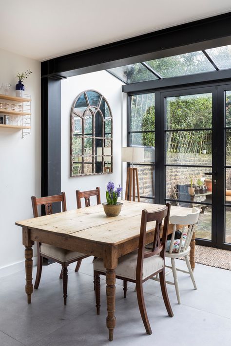 Kitchen Atrium, Atrium Kitchen, Kitchen And Stairs, Dining Room London, Small Space Nursery, Transitional Dining Room, Transitional Dining, Glass Stairs, Bespoke Kitchen