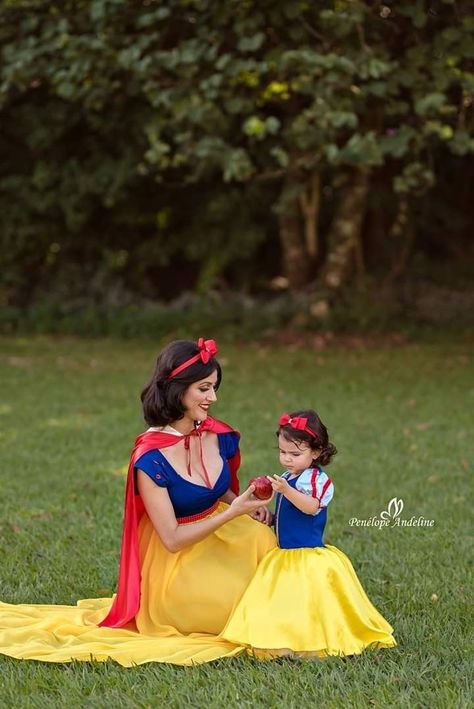 Baby Snow White, Beauty And Beast Birthday, Snow White Birthday Party, Snow White Birthday, Baby Shower Theme Decorations, Snow White Party, Bday Party Theme, Pakistani Fancy Dresses, Baby Shower Inspiration