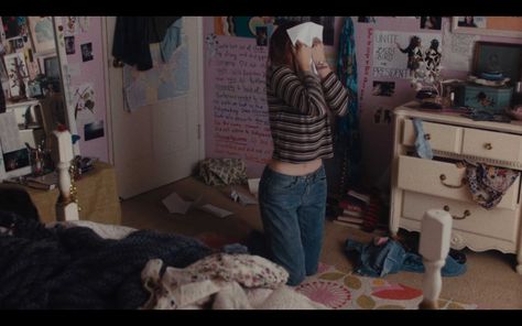 Ladybird Film, Ladybird Outfits, Cinema Scenes, Kris Lemche, Bird Bedroom, Icon Inspiration, Downtown Aesthetic, Movie Nerd, Greta Gerwig