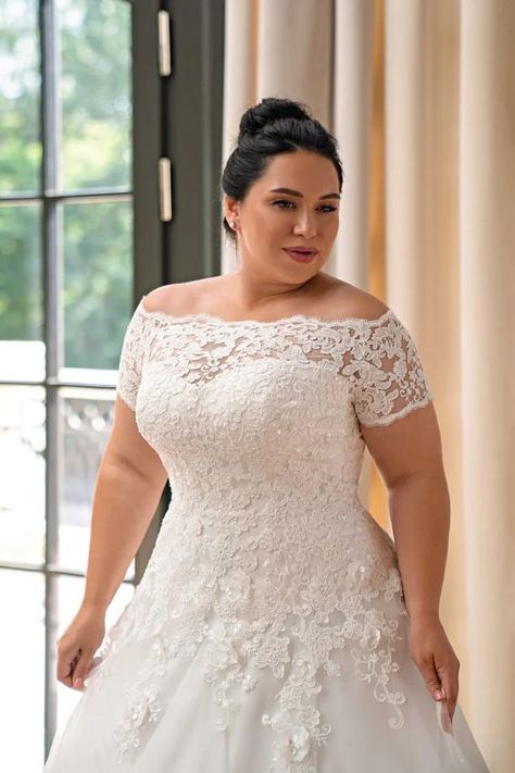 Dreamy Plus-Size Wedding Set: Royal Satin Corset, Skillful Lace, and Removable Grandeur! – Marelli Exclusive Wedding Dress Fantasy, Plus Size Wedding Dresses With Sleeves, Custom Design Dress, Plus Wedding Dresses, Big Wedding Dresses, Plus Size Brides, Minimalist Dress, Plus Size Wedding Gowns, Plus Size Bride