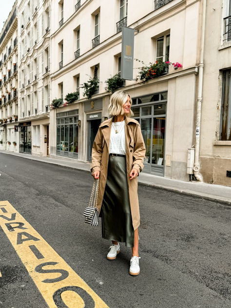 Cozy Winter Fashion, Latest Fashion Trend, Trench Coat Outfit, Midi Skirt Outfit, Winter Outfit Ideas, Fashion Forecasting, Coat Outfit, Paris Outfits, Cold Weather Fashion