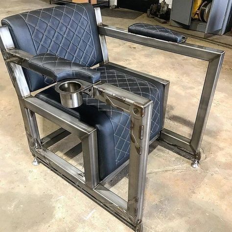 Mechanic Shop Decor, Bar Stool Makeover, Boss Chair, Welded Furniture, Car Furniture, Diy Welding, Metal Furniture Design, Custom Chair, Unique House Design