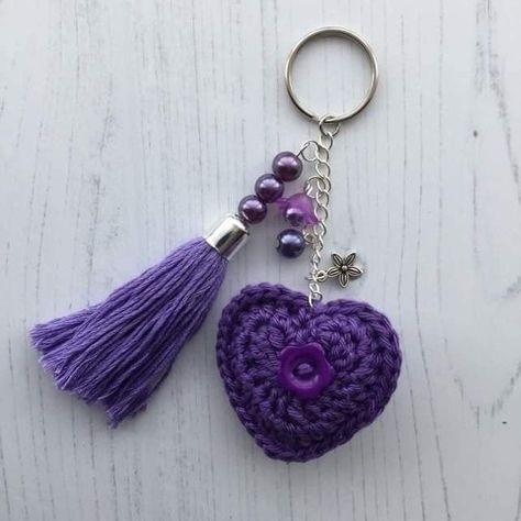 (4) Facebook Crochet Keychain Ideas, Crochet Tote Bags, Boho Chic Bags, Tassel Keyring, Crochet Heart Pattern, Crocheted Bags, Handmade Crochet Bags, Crochet Keychain Pattern, Pola Amigurumi