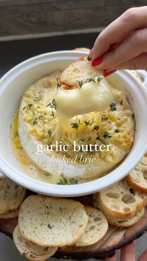 36K views · 3.6K reactions | RECIPE HERE ✨⬇️ A classic baked brie recipe that you’ll have on repeat this holiday season: GARLIC BUTTER BAKED BRIE 😍🧀🍷 If you’re new to making baked brie or not sure what toppings to put on yours that all your guests will like, then THIS is the recipe for you! What you’ll need: 🧀 8oz brie cheese wheel 🧀 3 tbsp melted butter 🧀 garlic (1-2 cloves chopped finely) 🧀 salt & pepper (optional) 🧀 fresh thyme (optional) Heat oven to 400. Add brie in a ceramic dish and score the top of it. Add your melted butter and finely chopped garlic together. Pour on your brie cheese. Add salt and pepper if you wish! Then bake for 10-15 minutes or until you gently pat the brie and it feels soft or starts to ooze cheese. Out of the oven top with fresh thyme if you’d like an Brie Cheese Recipes, Baked Brie Recipe, Baked Brie Recipes, Cheese Wheel, Brie Recipes, Brie Cheese, Baked Brie, Fresh Thyme, Vegan Recipes Healthy