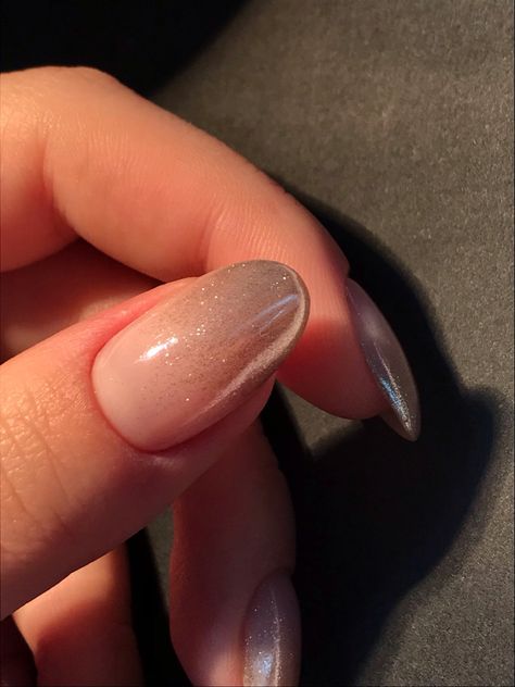 short natural classy nude gel nails with sparkly silver chrome ombre Short Nude Gel Nails, Red Nail Designs For Prom, Clean Cuticles, Nail Designs For Prom, Sparkly Ombre Nails, Nude Sparkly Nails, Silver Tip Nails, Nude Gel Nails, Nails Champagne