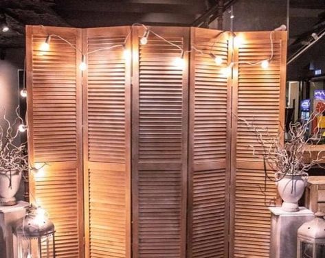 Rustic Photo Backdrop, Country Wedding Ceremony, Wedding Photo Backdrop, Pallet Backdrop, Rustic Wedding Photography, Barn Wedding Photos, Rustic Wedding Photos, Diy Photo Backdrop, Photo Backdrop Wedding