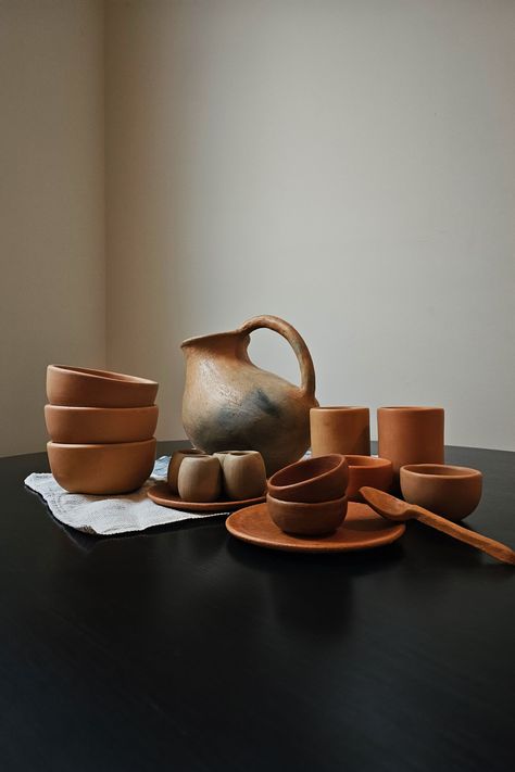 Oaxaca's Finest Hand-thrown Dinnerware Oaxaca Ceramics, Oaxaca Design, Oaxacan Pottery, Mexican Dinnerware, Oaxacan Art, Rustic Dinnerware, Diner Party, Pottery Dinnerware, Living Luxury