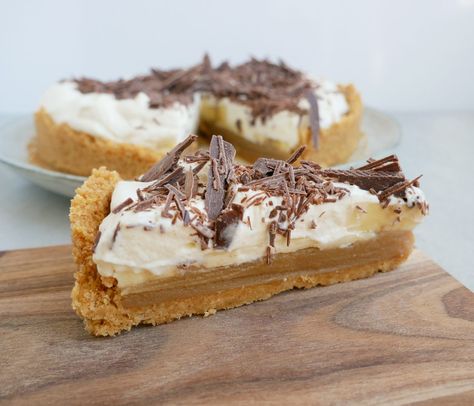 Banoffee pie - Opskrift på amerikansk banantærte - Mummum.dk Banana Muffin Recipe Healthy, Baileys Cheesecake, Banana Cream Pie Recipe, Banana Pie, Banana Muffin Recipe, Healthy Muffin Recipes, Banoffee Pie, Chocolate Fruit, Banana Cream Pie